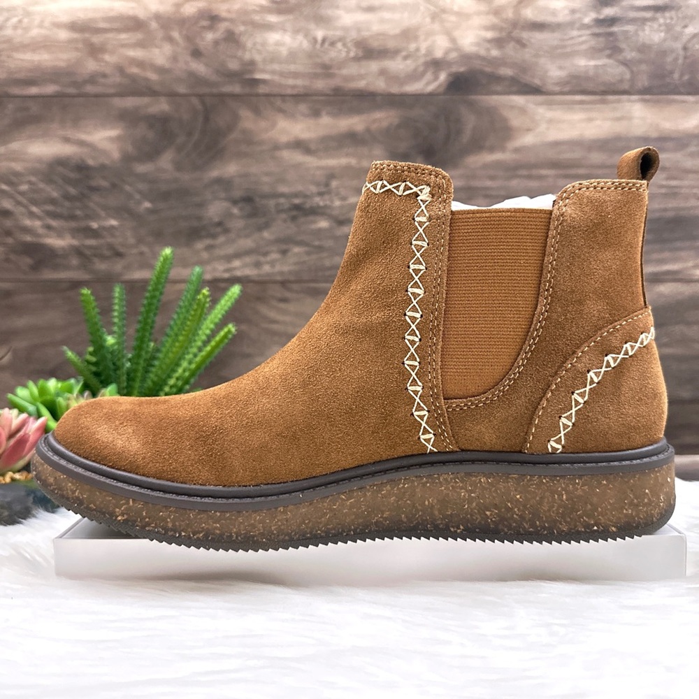 NIB Earth Elements Avens Slip On Chelsea Ankle Bootie Camel Suede 8M 39 - Picture 6 of 13